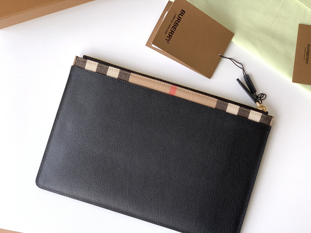 Burberry Wallet-30 x 20 CM