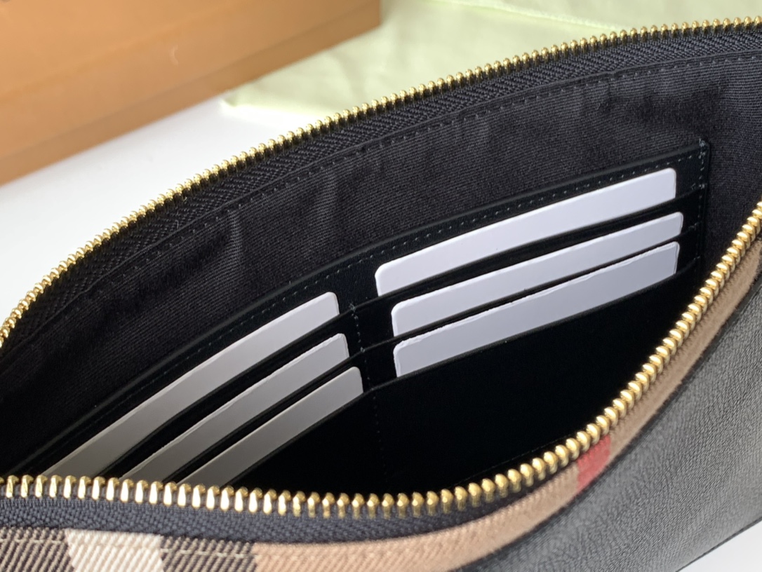 Burberry Wallet-30 x 20 CM