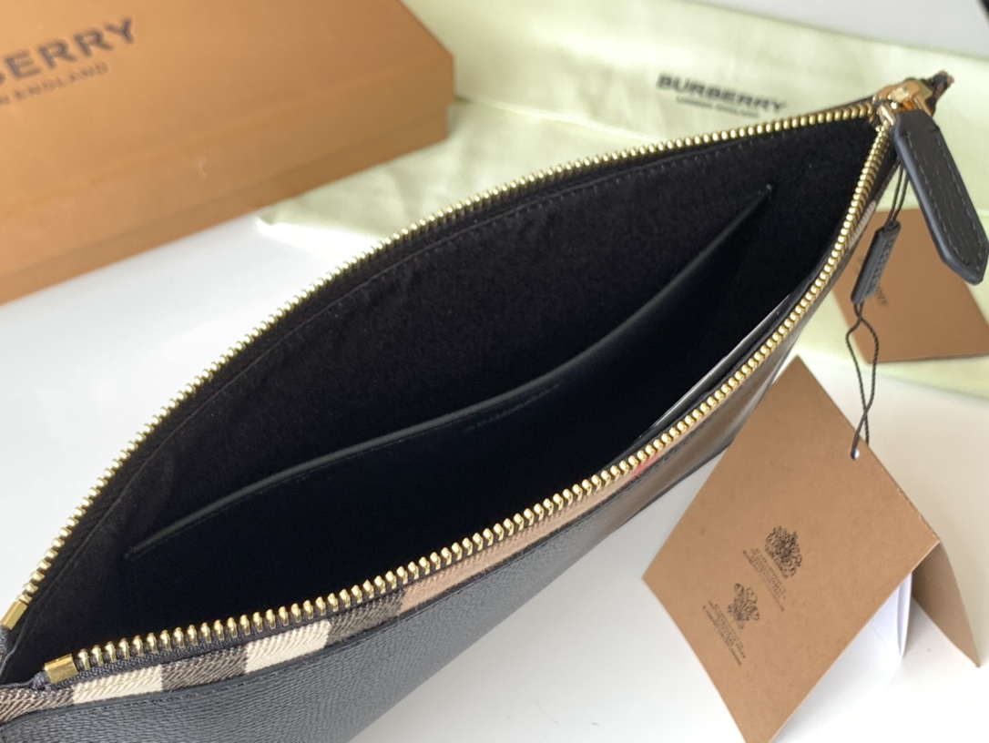 Burberry Wallet-30 x 20 CM