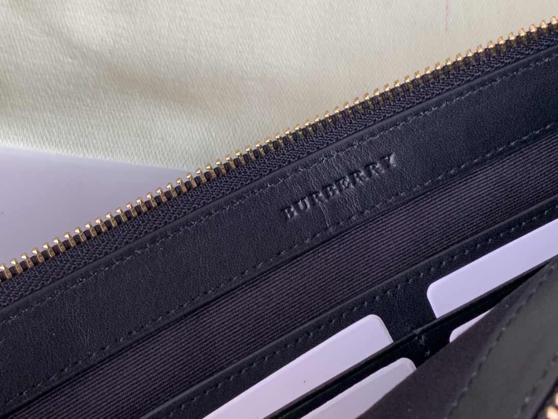 Burberry Wallet-30 x 20 CM