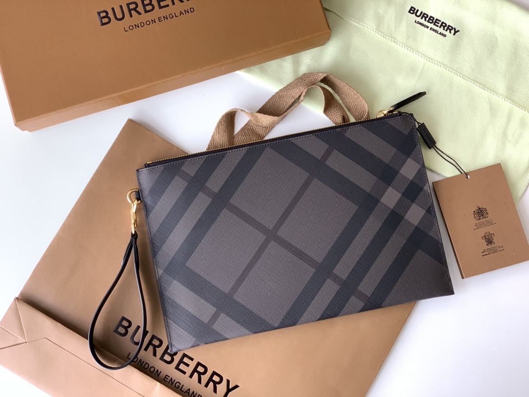 Burberry Wallet-30 x 20 CM