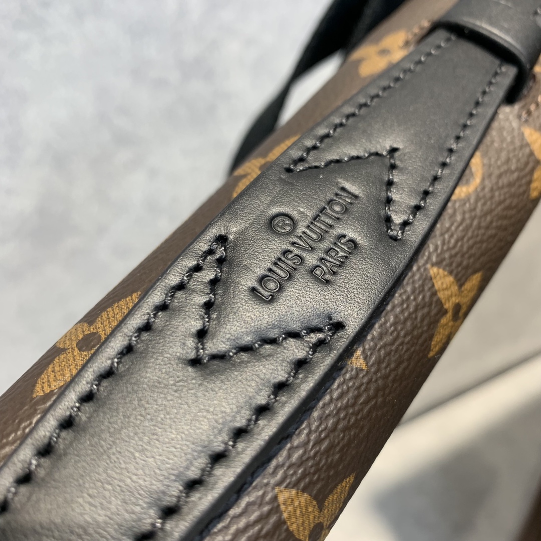 Louis Vuitton S Lock Sling -21*15*4CM