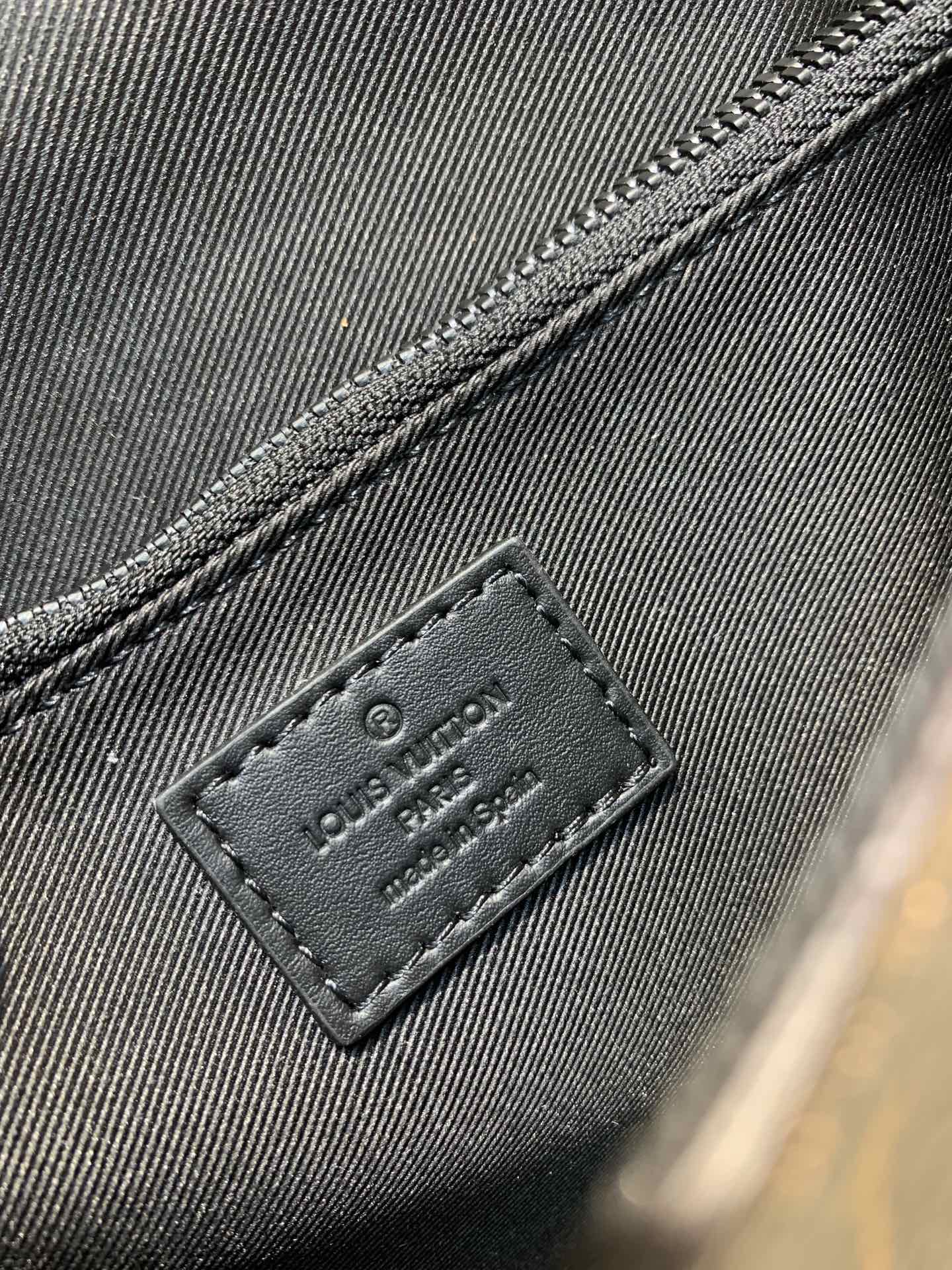 Louis Vuitton S Lock Sling -21*15*4CM