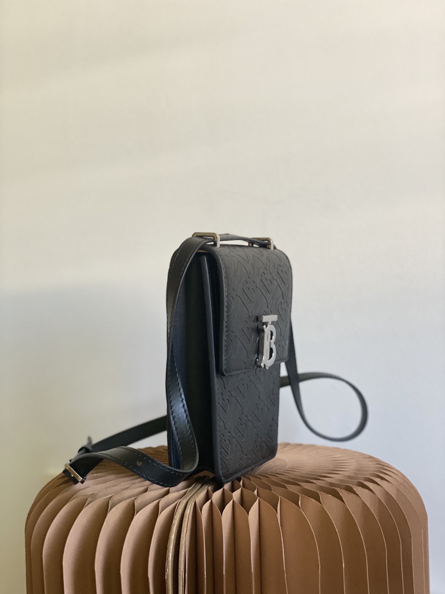 Burberry Robin Bag-13.5 x 4.5 x 19CM