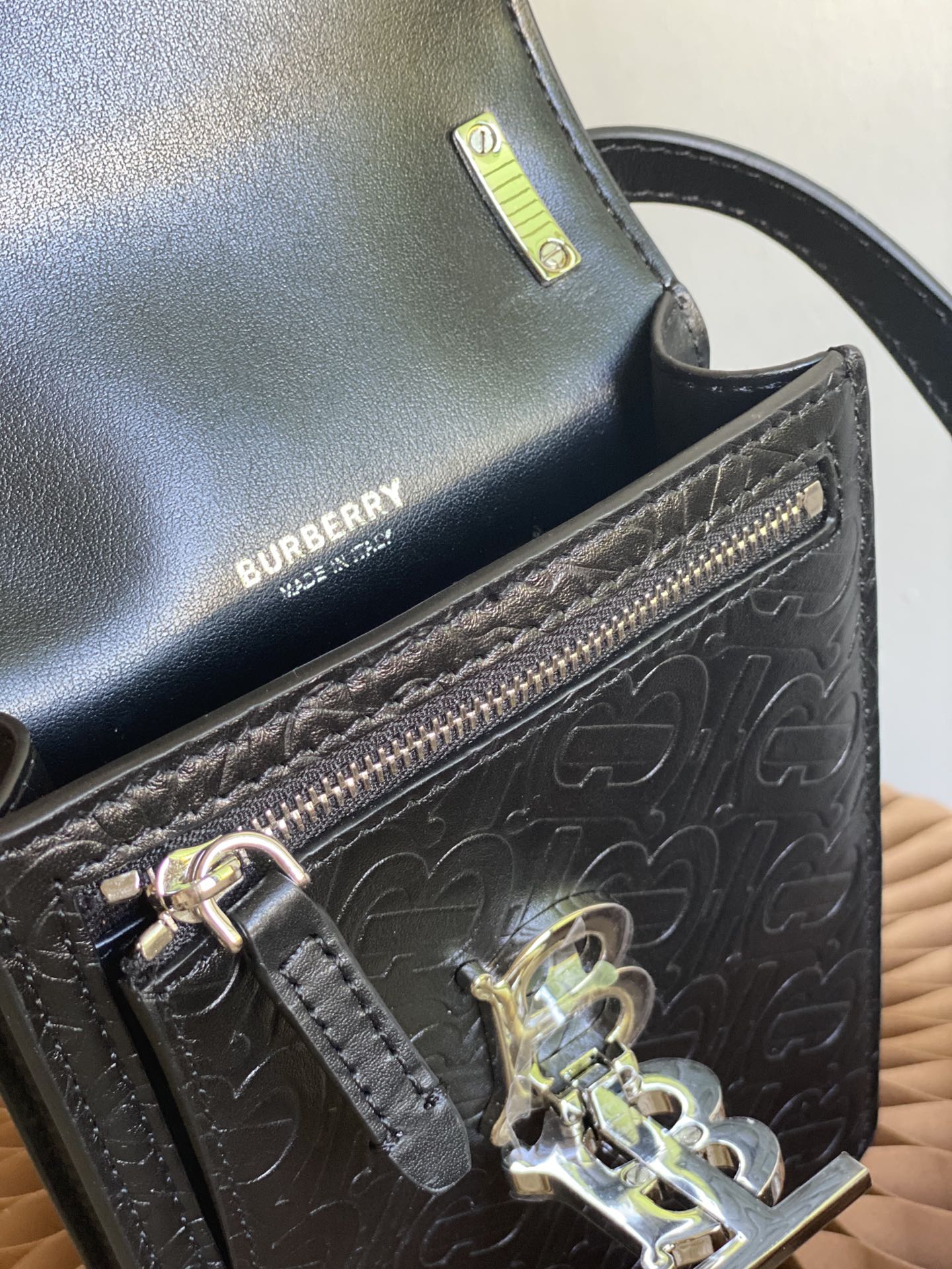 Burberry Robin Bag-13.5 x 4.5 x 19CM