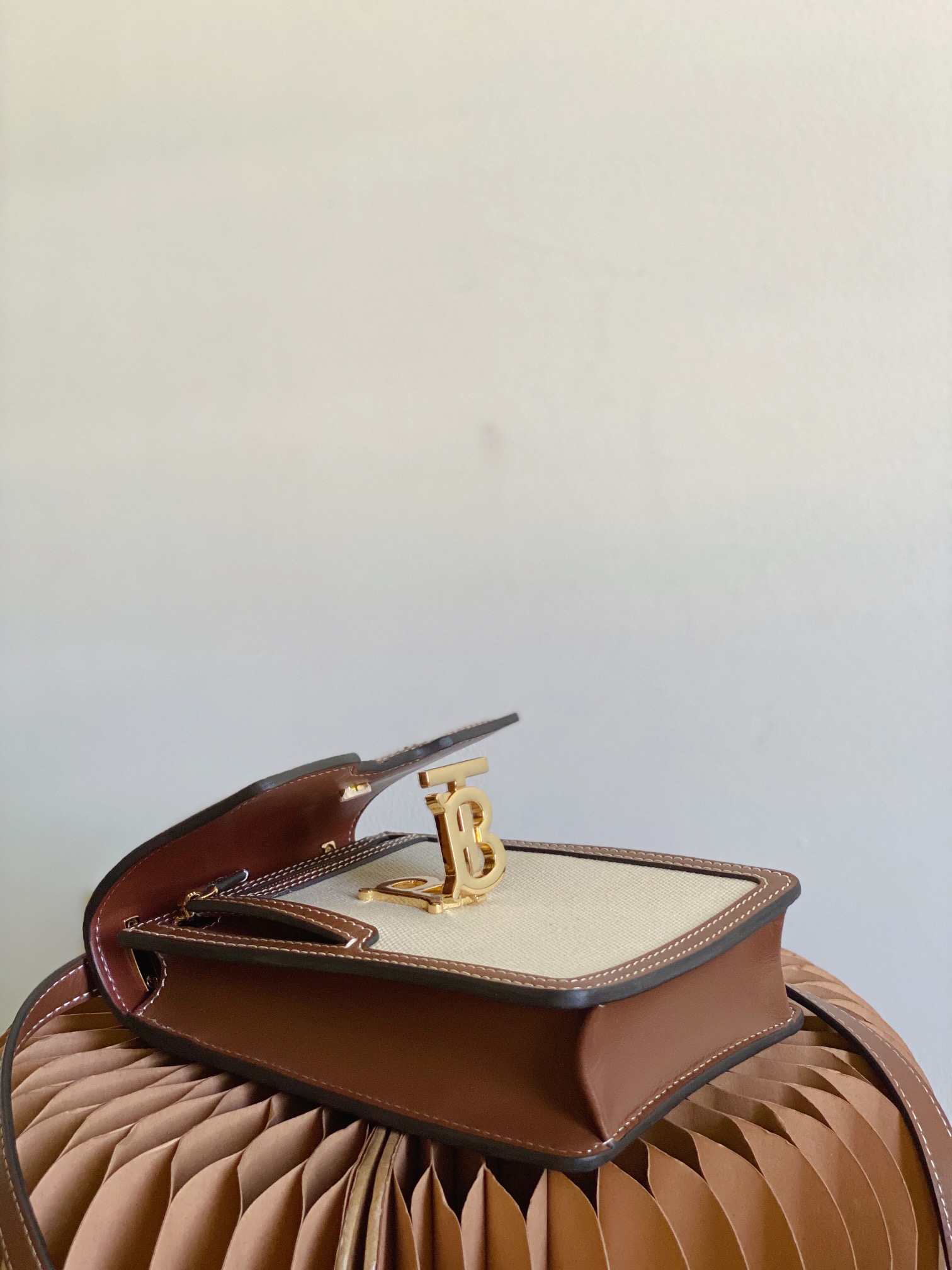 Burberry Robin Bag-13.5 x 4.5 x 19CM