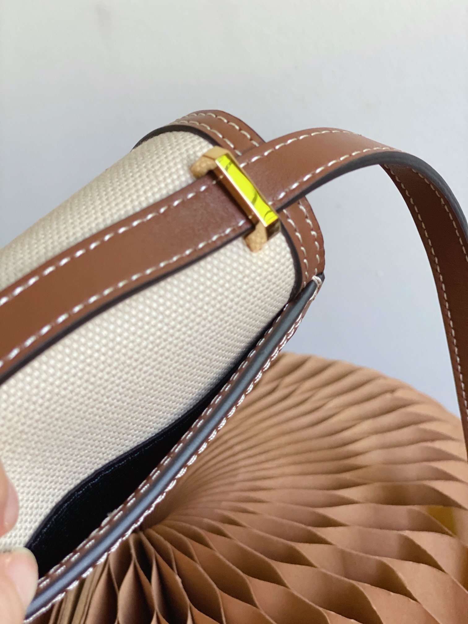 Burberry Robin Bag-13.5 x 4.5 x 19CM