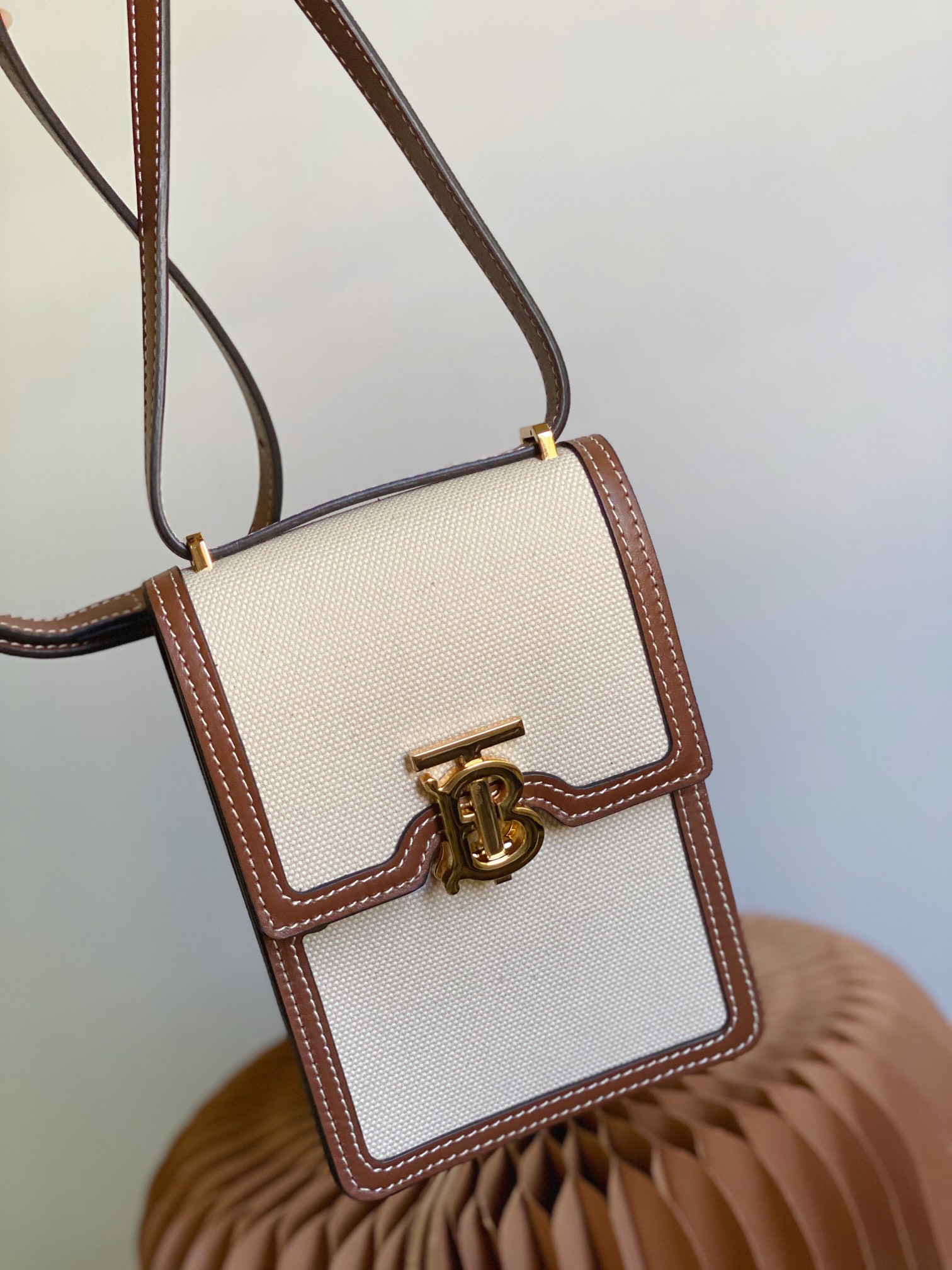 Burberry Robin Bag-13.5 x 4.5 x 19CM