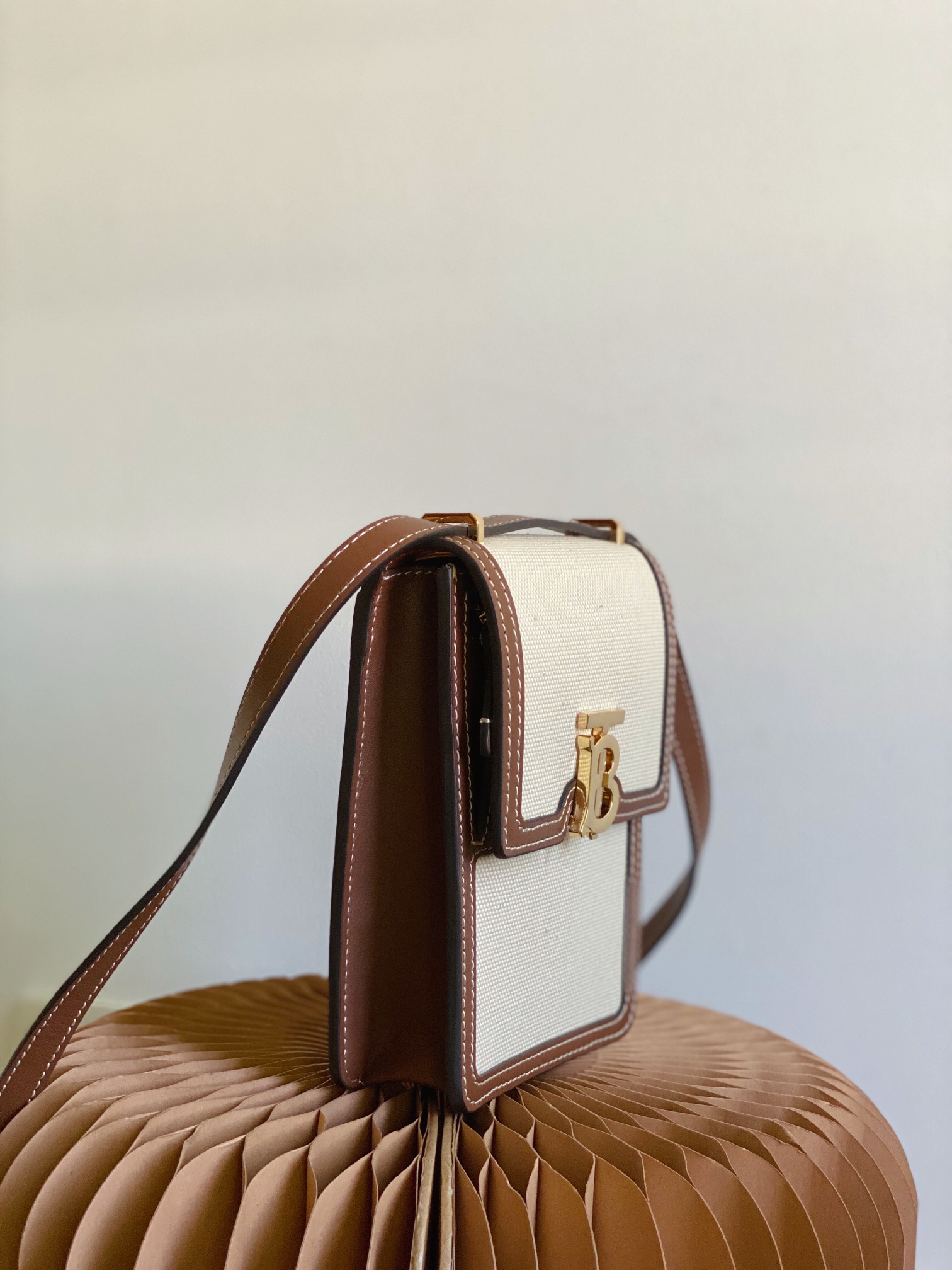 Burberry Robin Bag-13.5 x 4.5 x 19CM