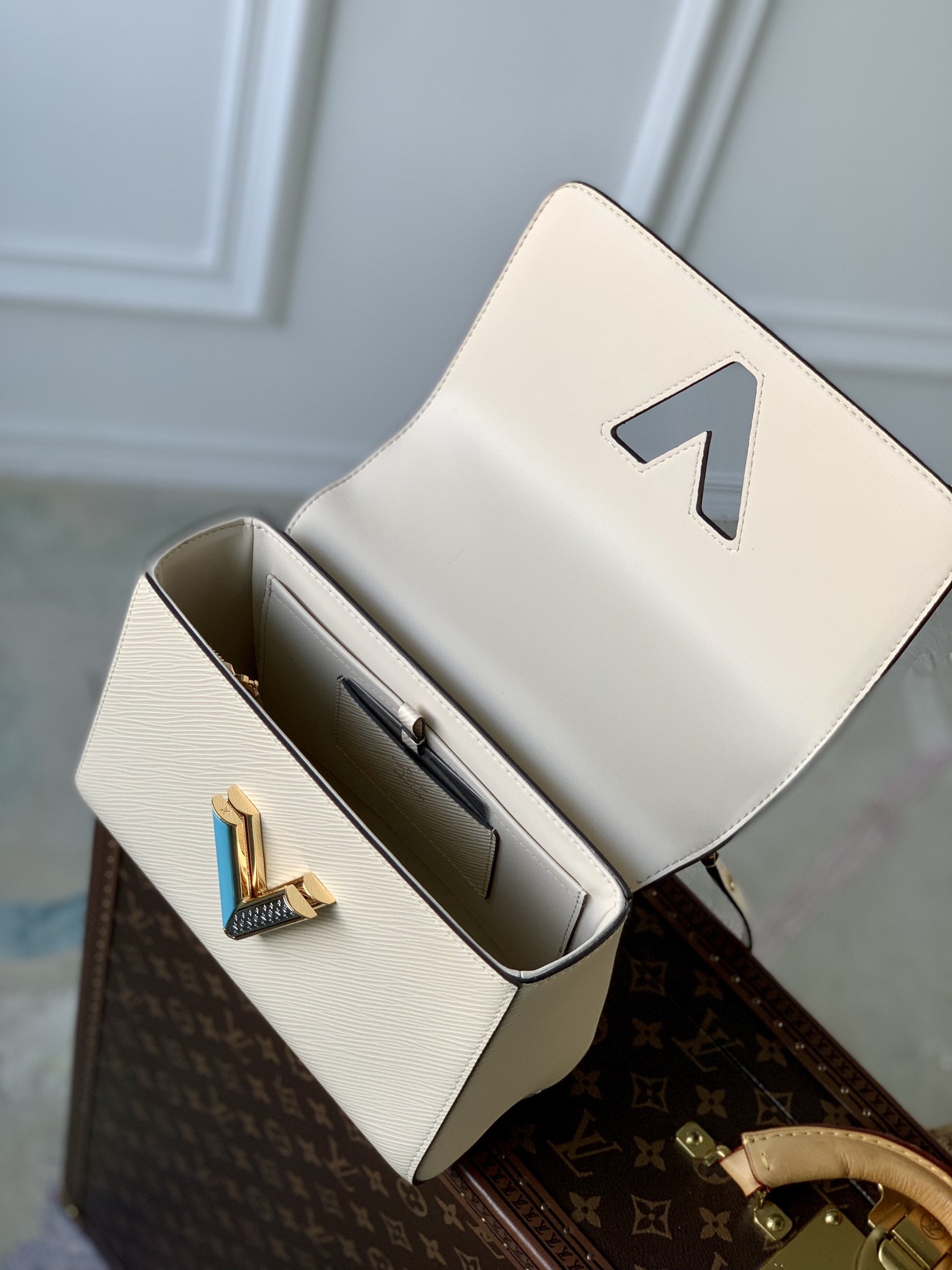 Louis Vuitton Twist MM-23*18*8CM