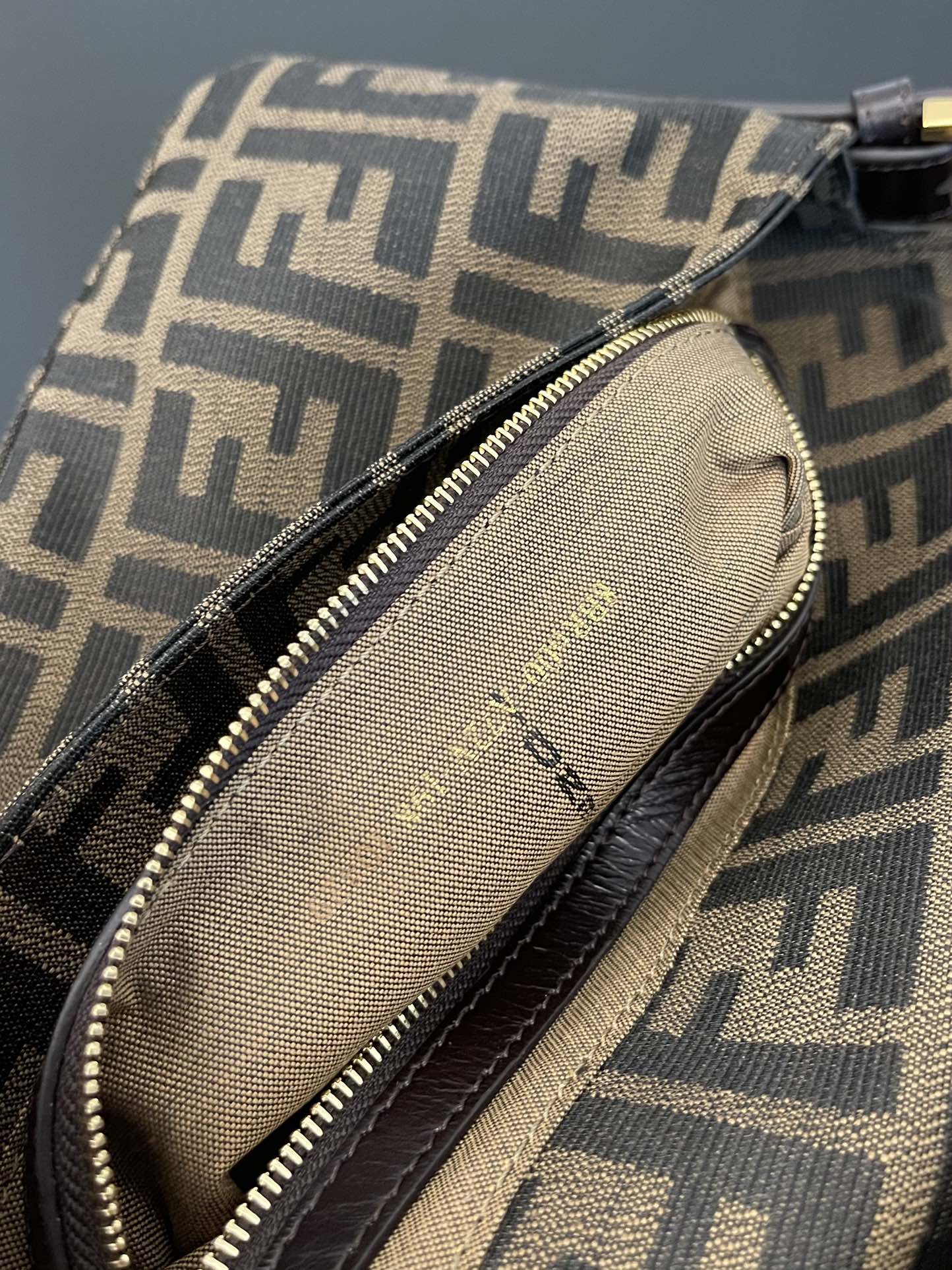 FendI Medium Baguette Bag-26x15x4CM