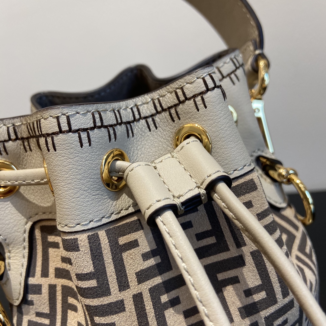 Fendi Mini Mon Tresor Bag -12x18x10CM
