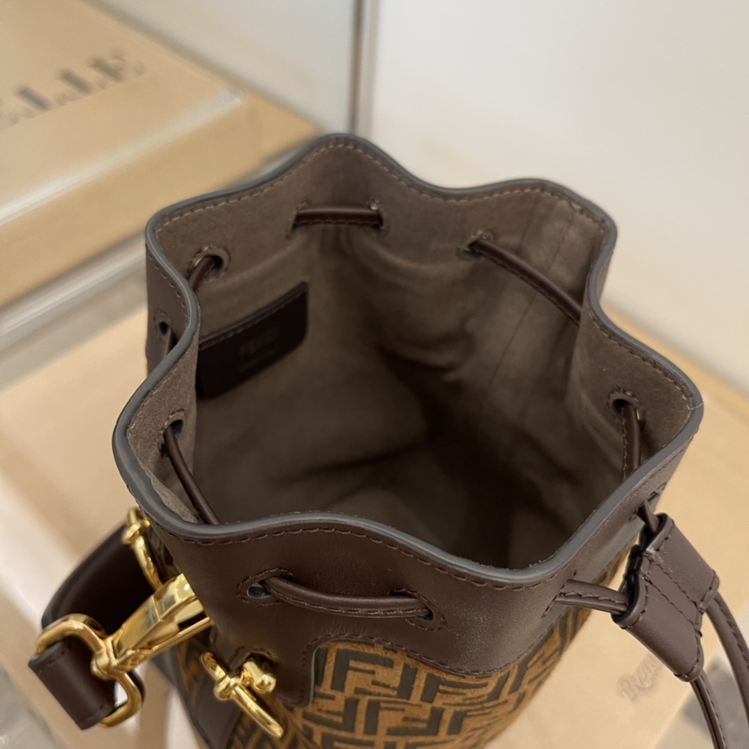 Fendi Mini Mon Tresor Bag -12x18x10CM