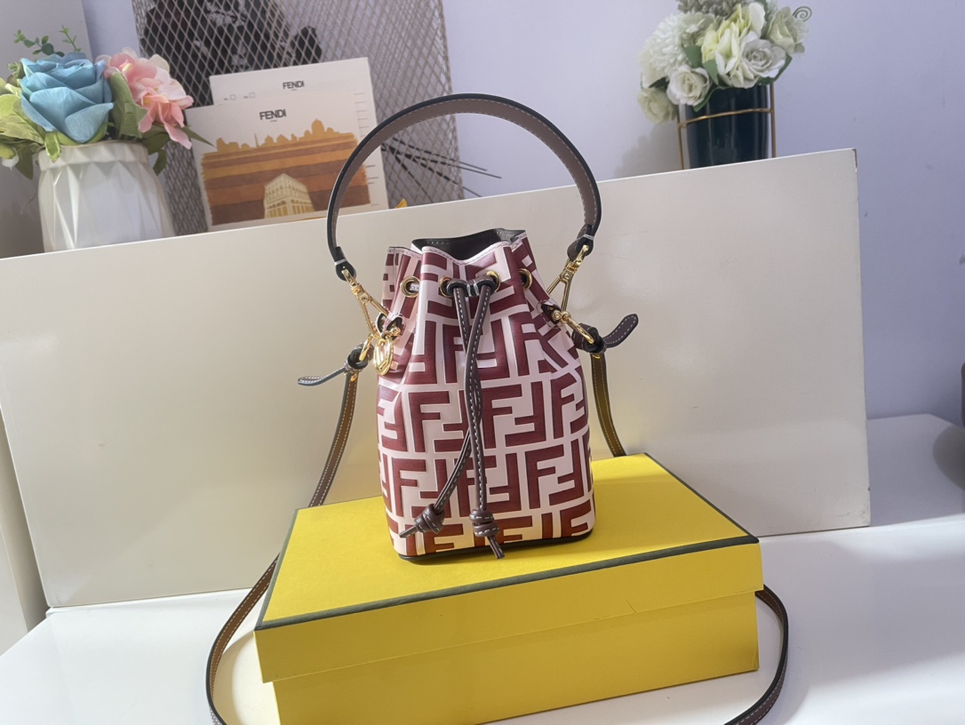 Fendi Mini Mon Tresor Bag -12x18x10CM