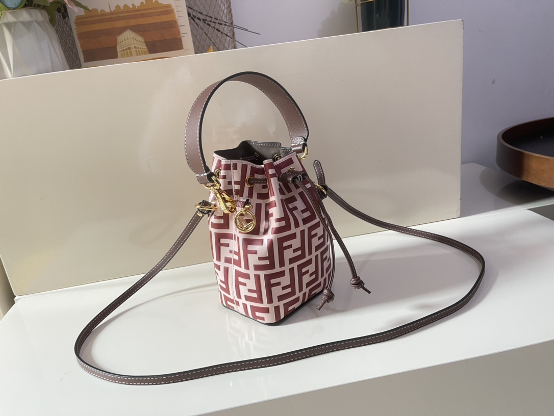 Fendi Mini Mon Tresor Bag -12x18x10CM