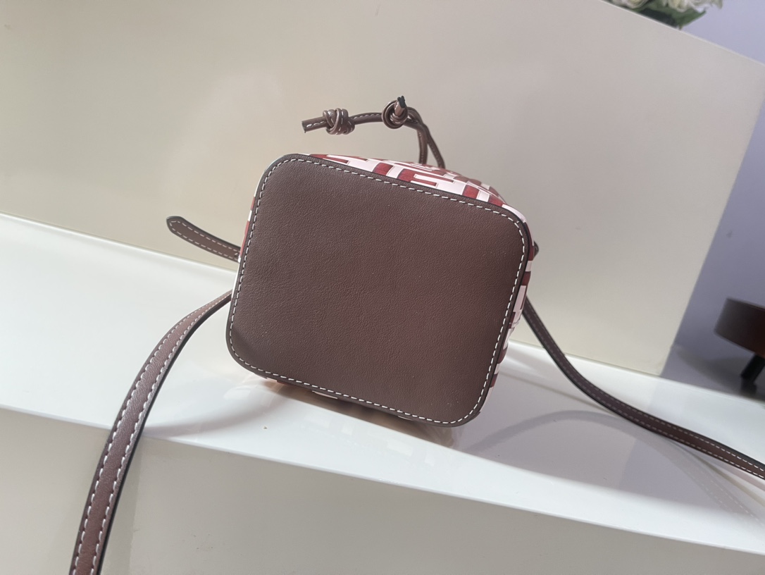 Fendi Mini Mon Tresor Bag -12x18x10CM