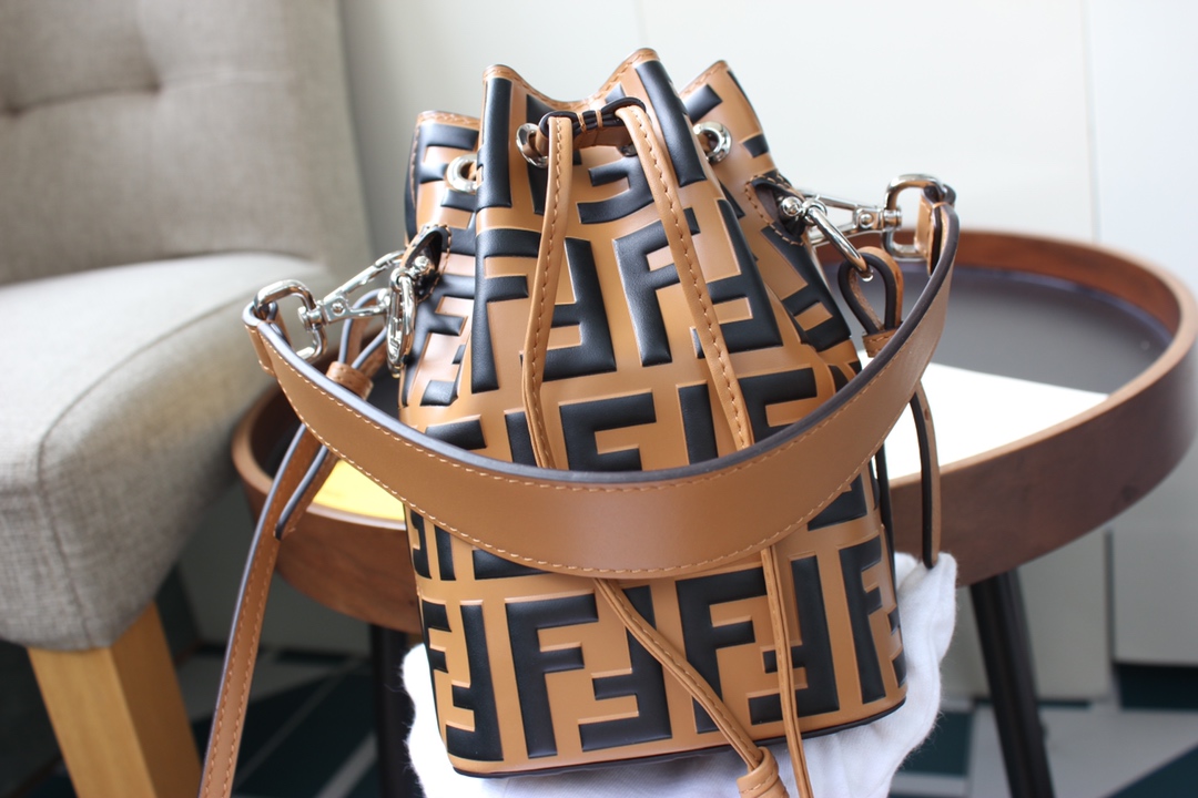 Fendi Mini Mon Tresor Bag -12x18x10CM
