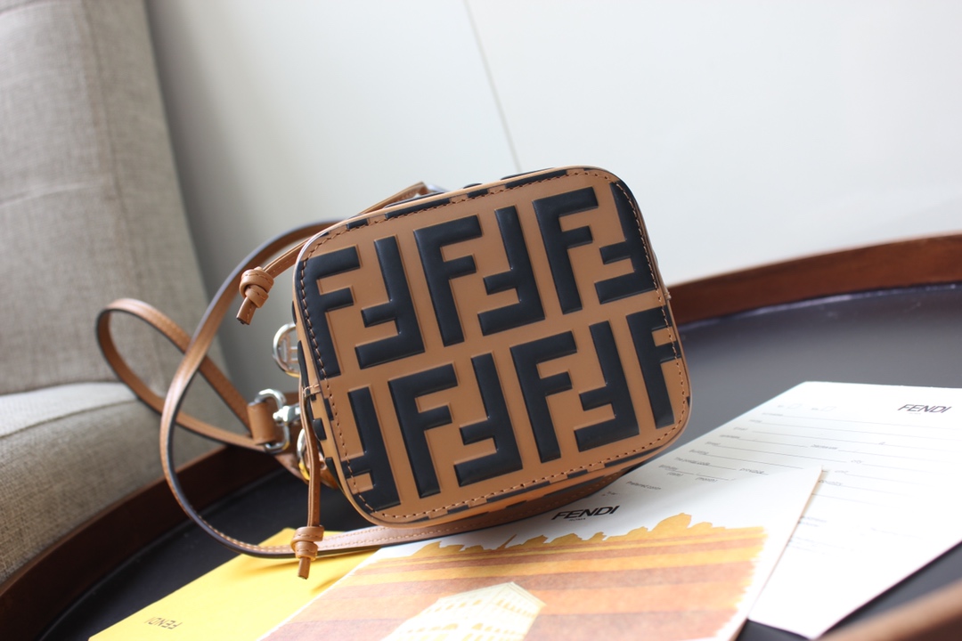 Fendi Mini Mon Tresor Bag -12x18x10CM