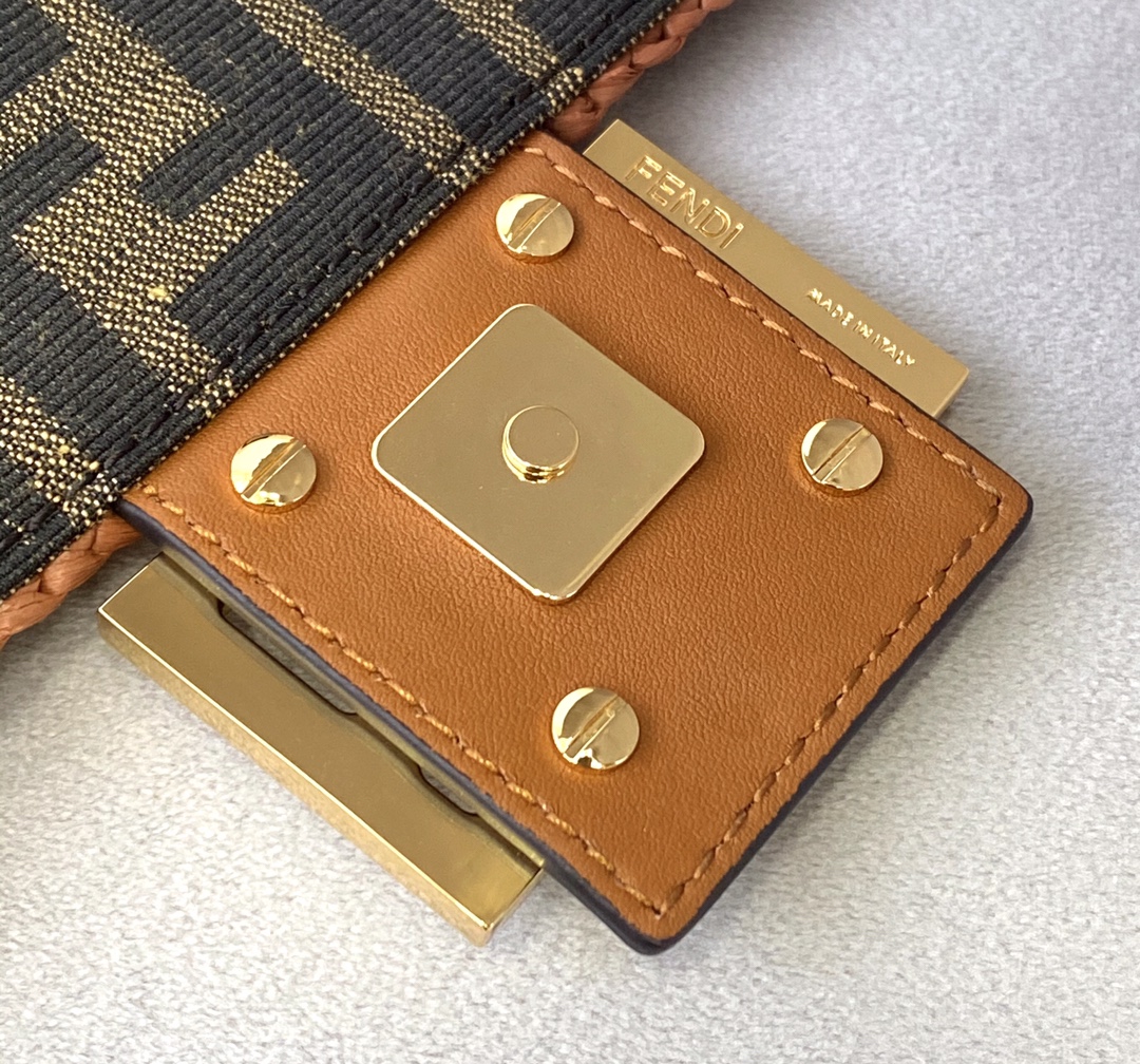 Fendi Medium Baguette Bag-26x15x4CM
