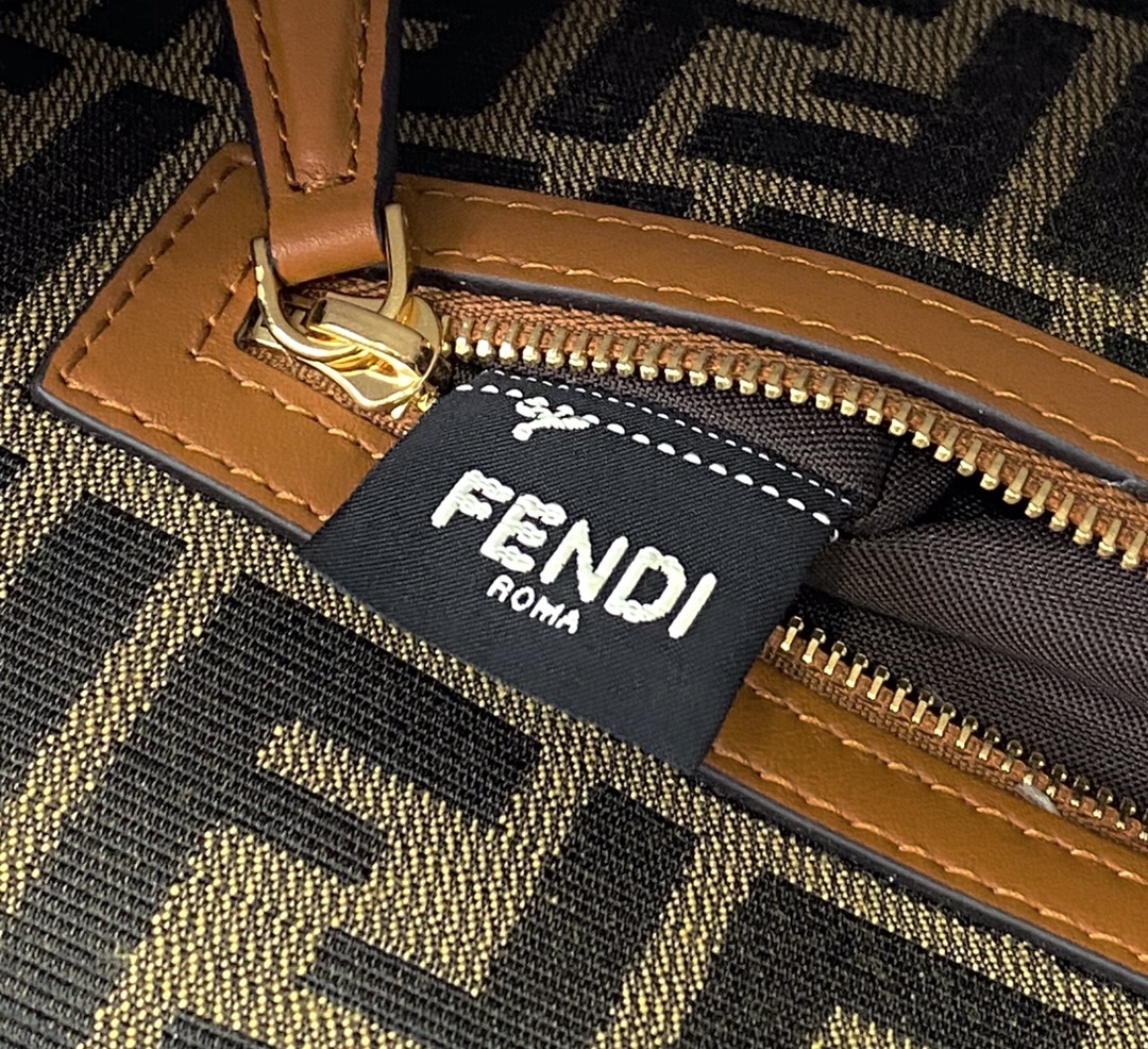 Fendi Medium Baguette Bag-26x15x4CM
