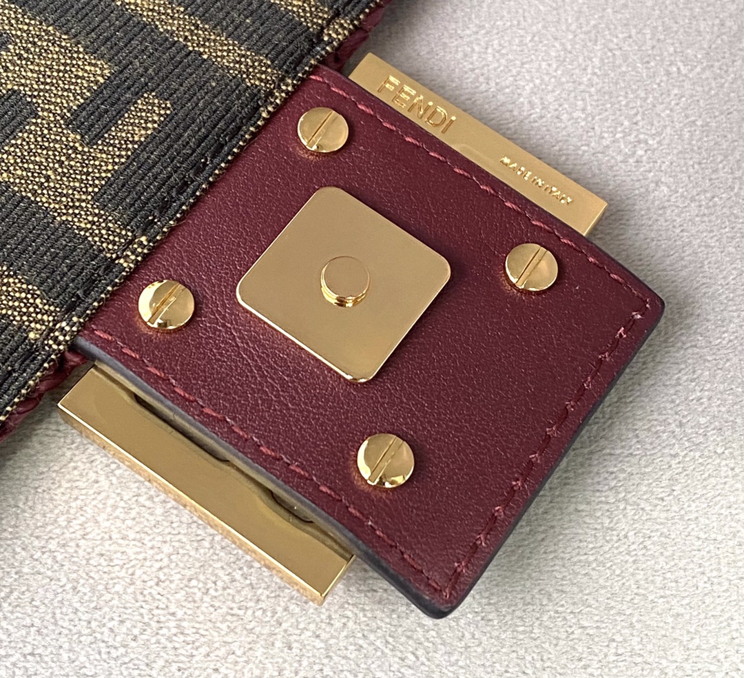 Fendi Medium Baguette Bag-26x15x4CM