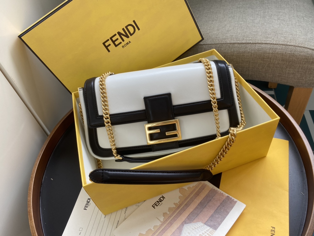 Fendi Medium Baguette Bag-26x15x4CM