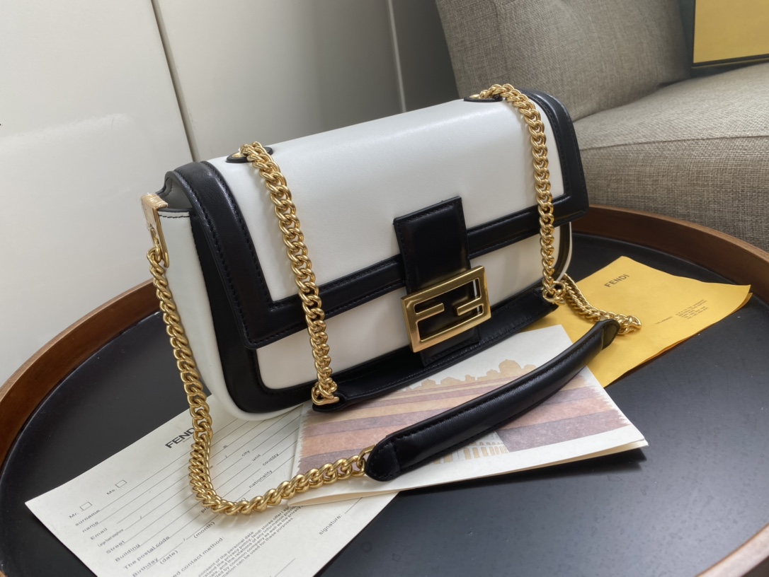 Fendi Medium Baguette Bag-26x15x4CM