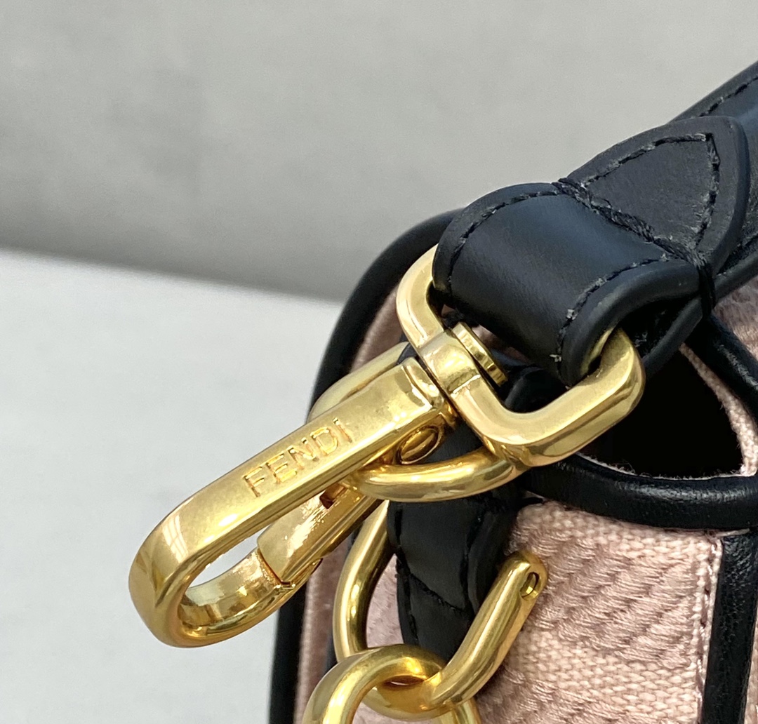 Fendi Medium Baguette Bag-26x15x4CM