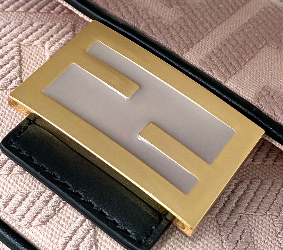 Fendi Medium Baguette Bag-26x15x4CM
