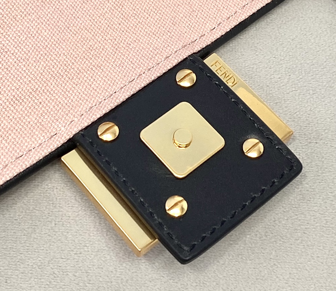 Fendi Medium Baguette Bag-26x15x4CM