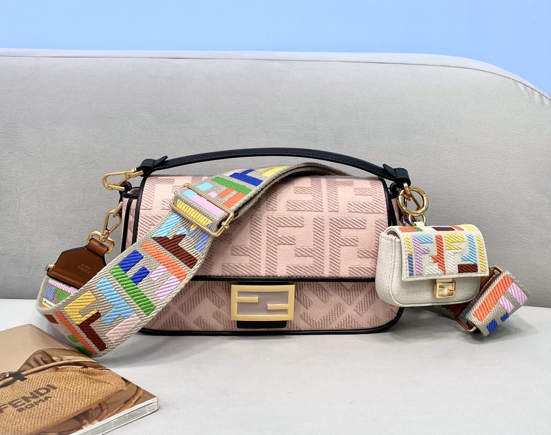 Fendi Medium Baguette Bag-26x15x4CM