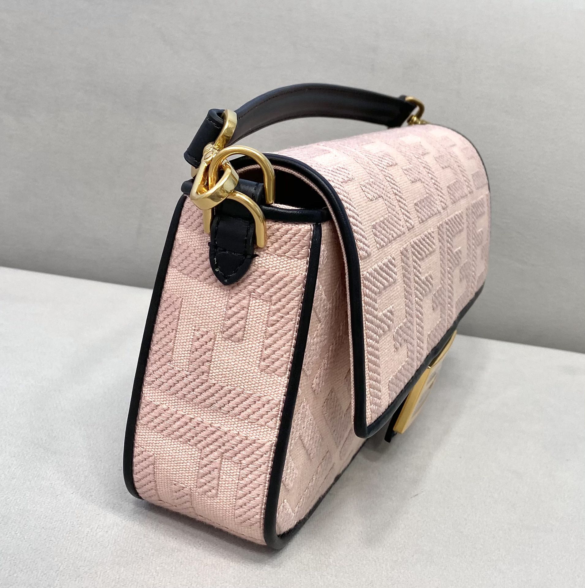 Fendi Medium Baguette Bag-26x15x4CM