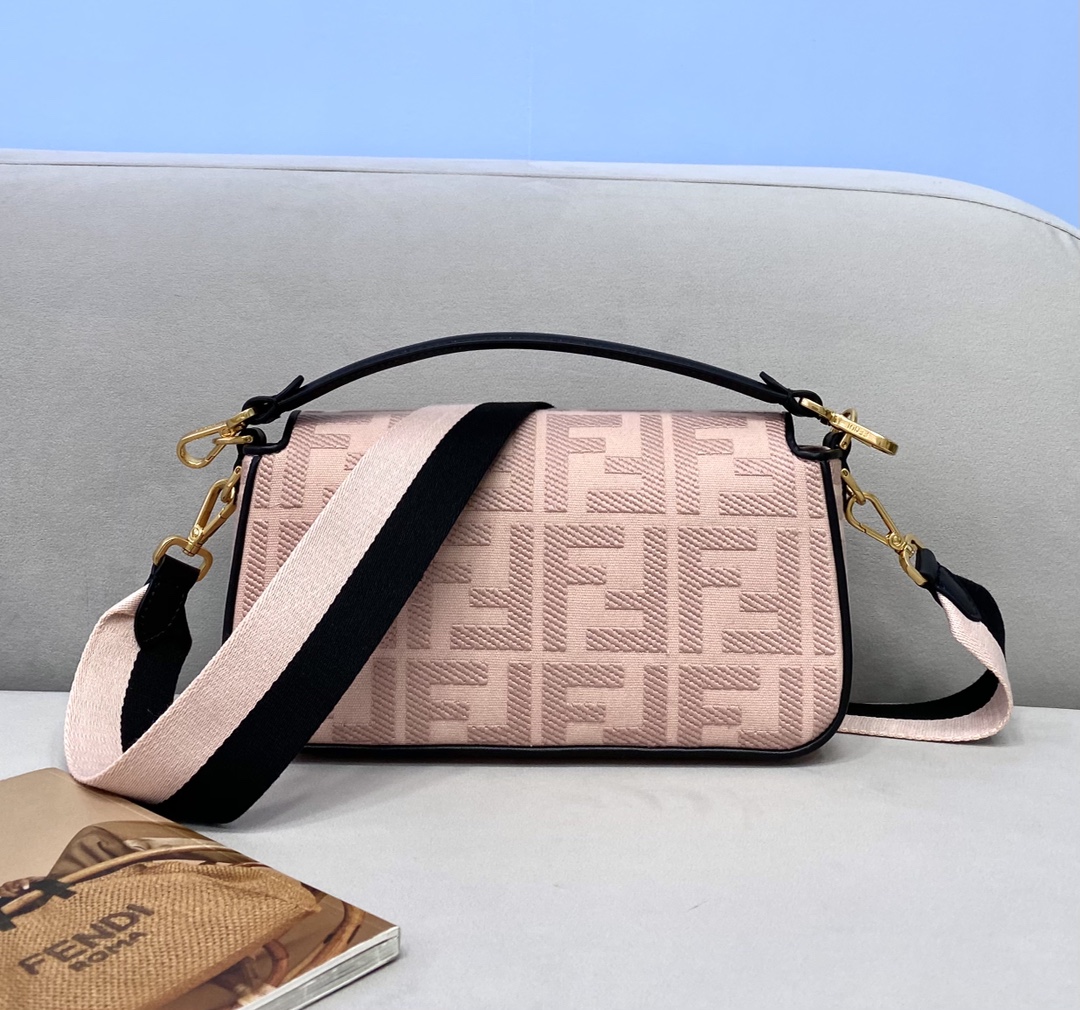 Fendi Medium Baguette Bag-26x15x4CM