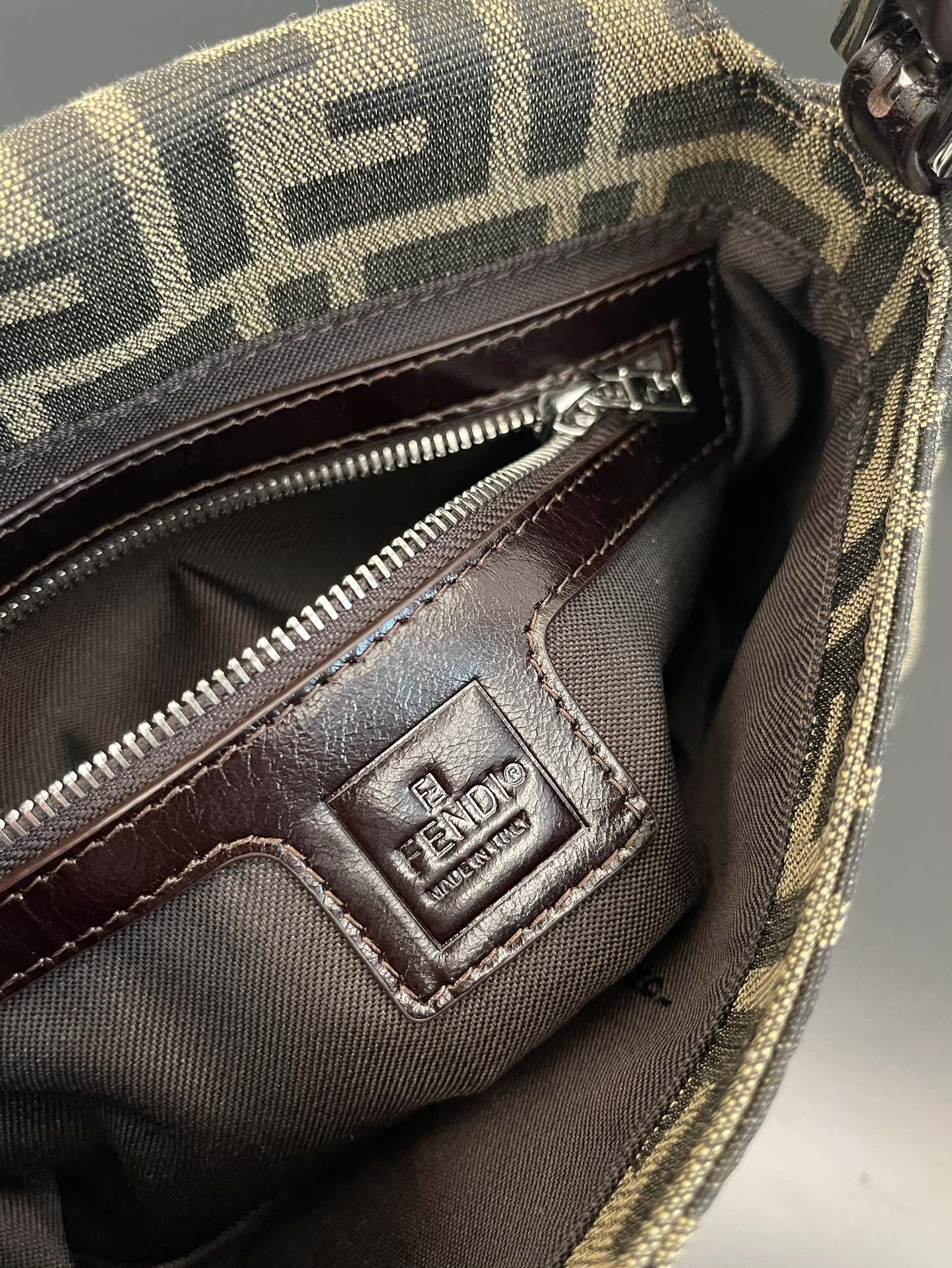 FendI Small Baguette Bag-20x15x9CM