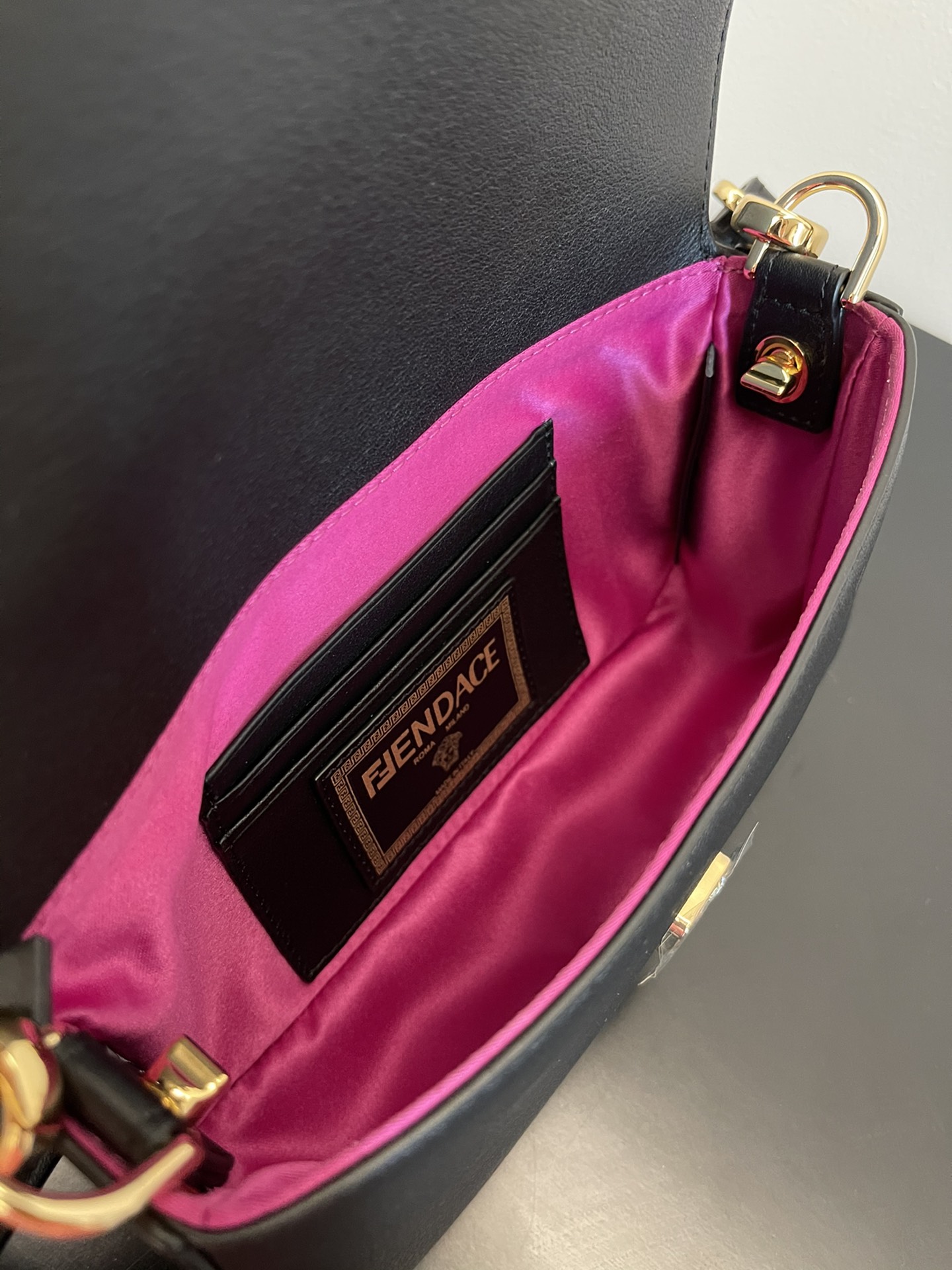 FendI Small Baguette Bag-20x15x9CM