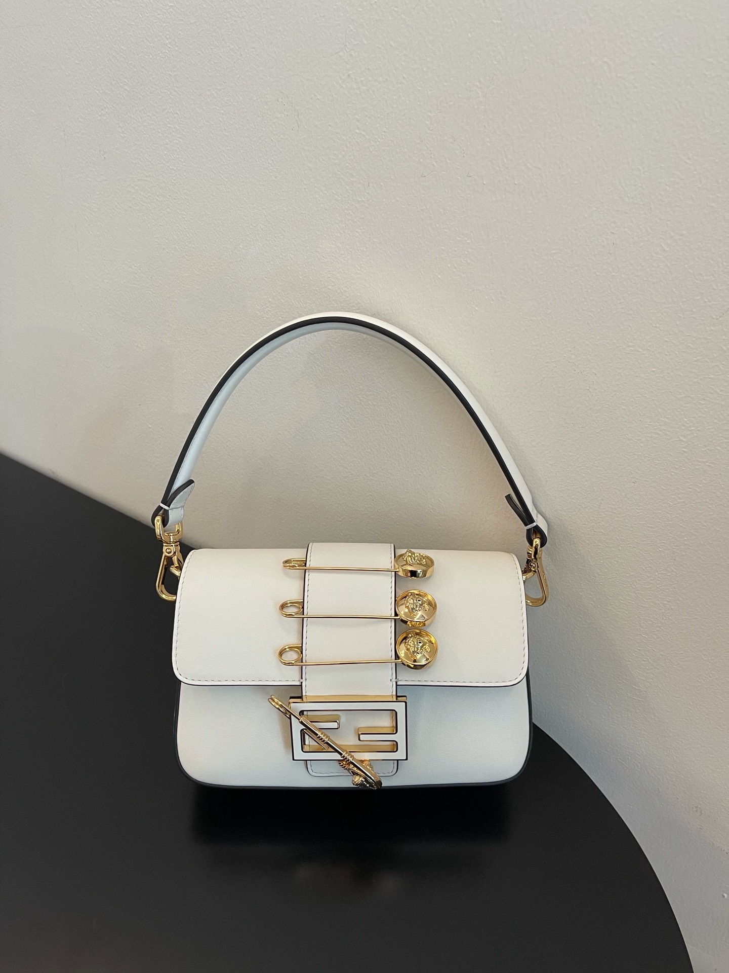 FendI Small Baguette Bag-20x15x9CM