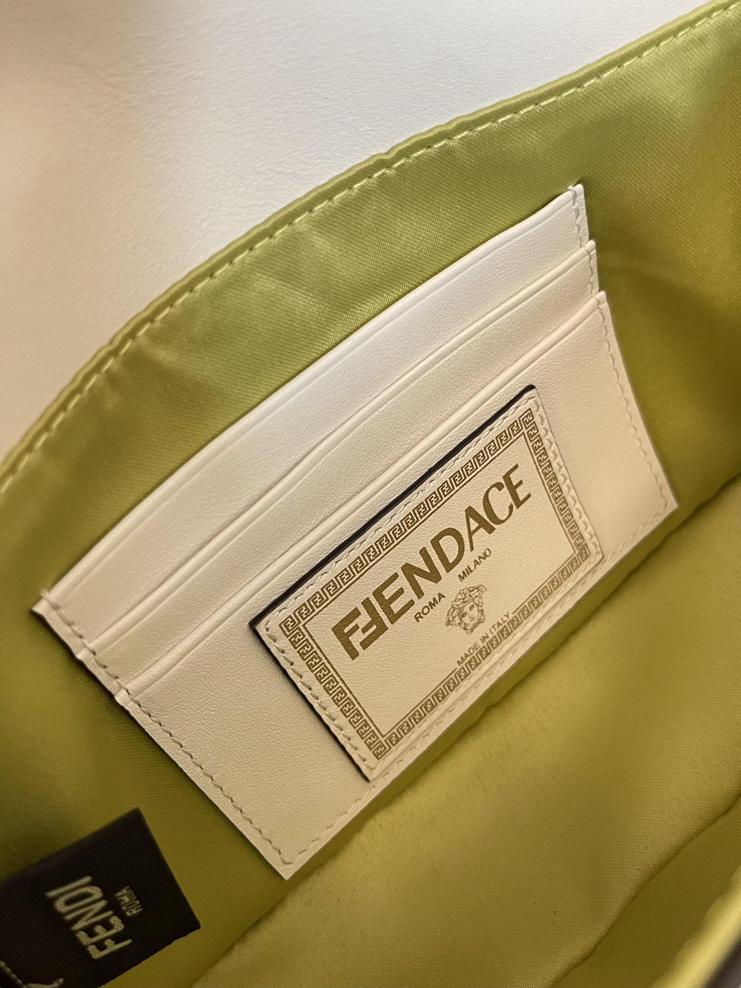 FendI Small Baguette Bag-20x15x9CM