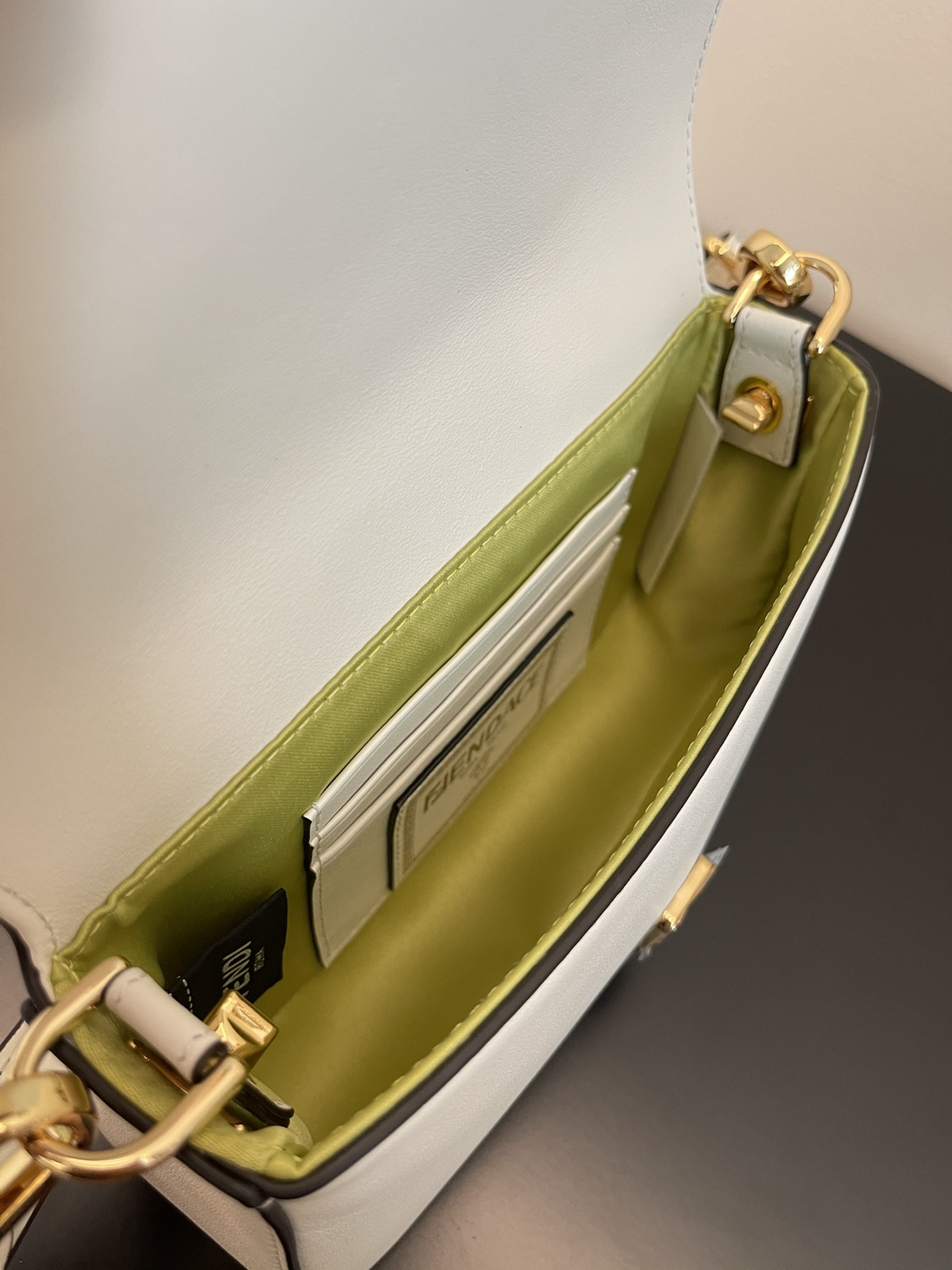 FendI Small Baguette Bag-20x15x9CM