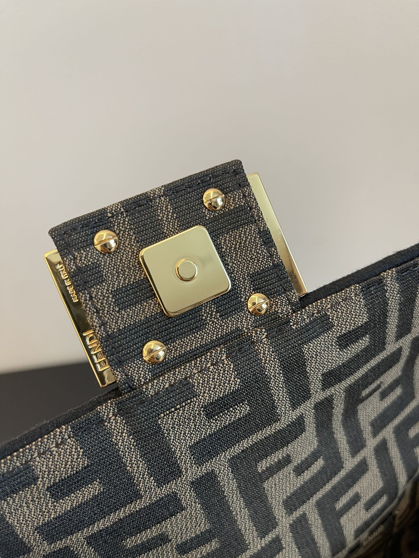FendI Small Baguette Bag-20x15x9CM