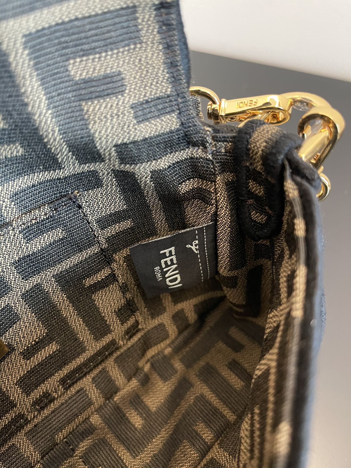 FendI Small Baguette Bag-20x15x9CM