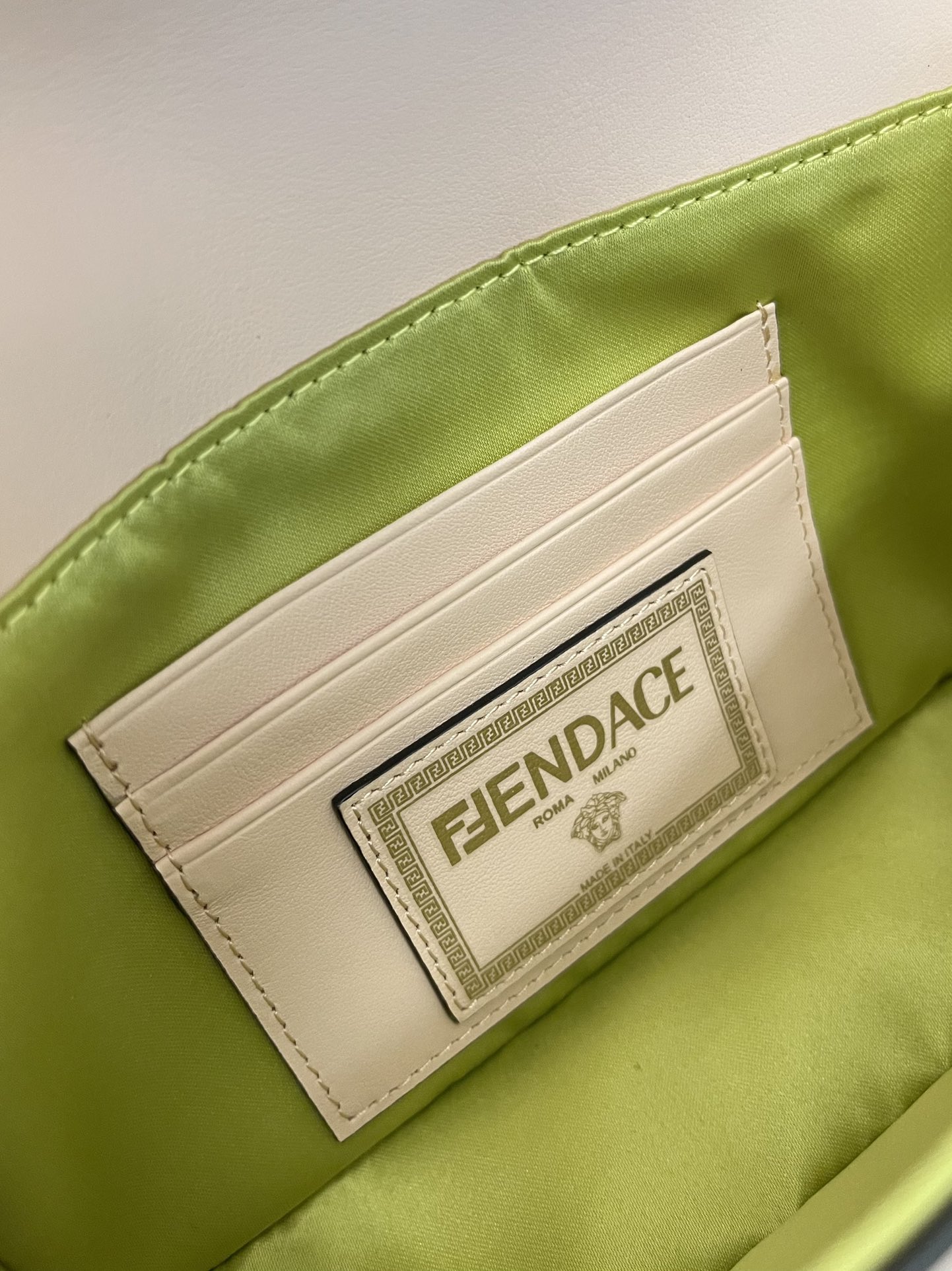 FendI Small Baguette Bag-20x15x9CM