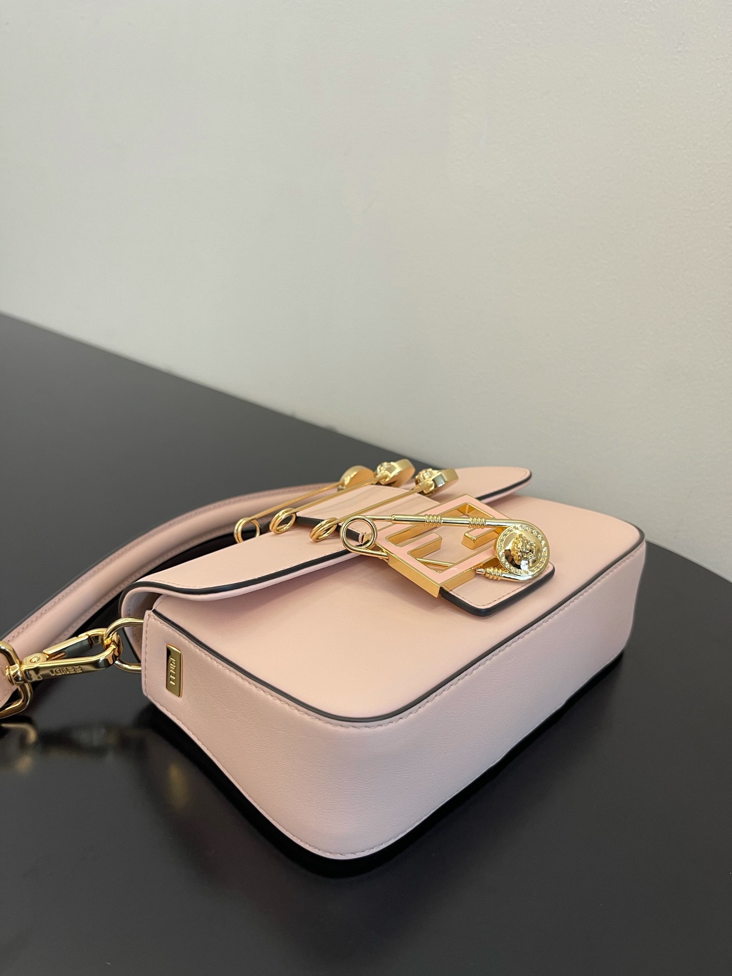 FendI Small Baguette Bag-20x15x9CM