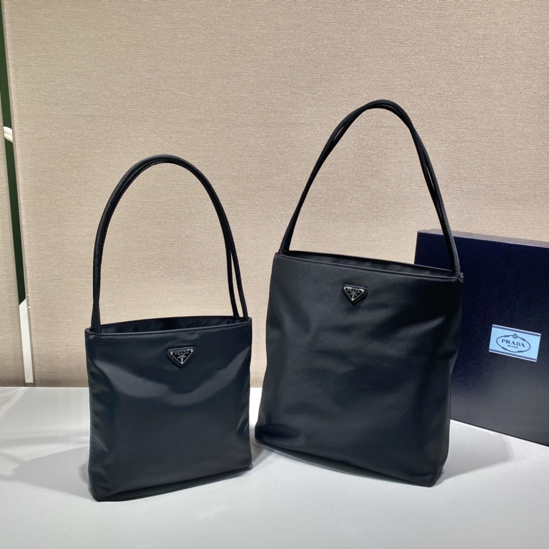 Prada Tote-B6242