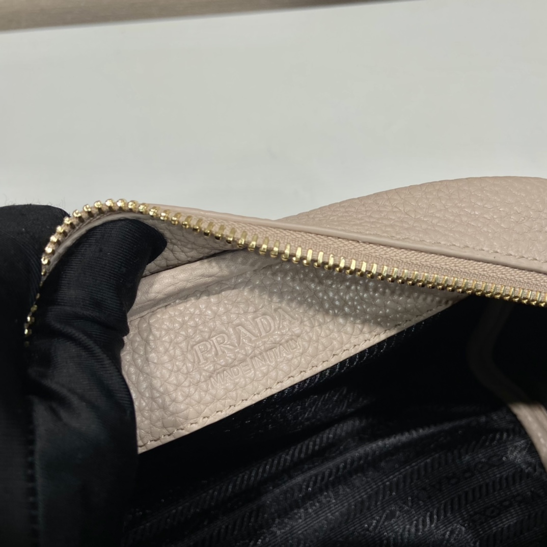 Prada 1BH187 Crossbody Handbags-20.5*13*8.CM