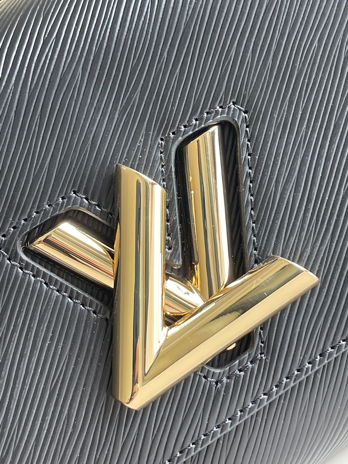 Louis Vuitton Twist MM-23*18*8CM