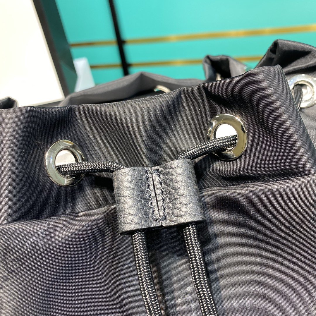 Gucci Backpacks-25*38*17CM
