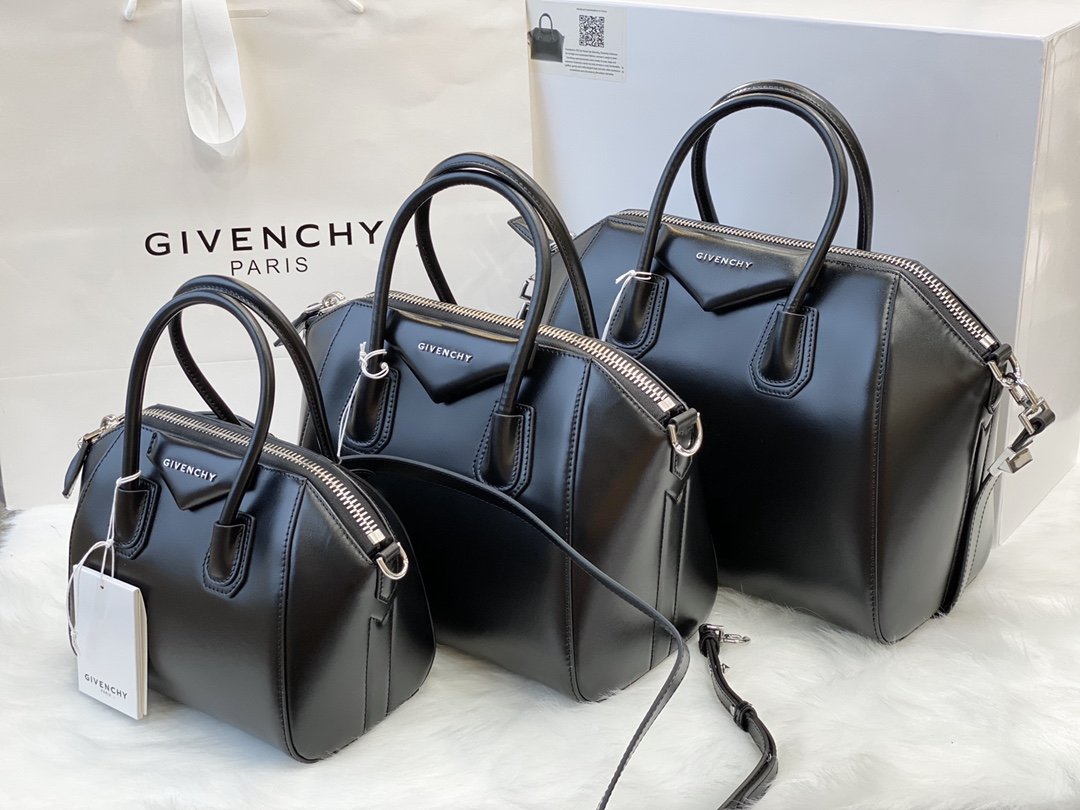 Gienvchy Antigona Tote