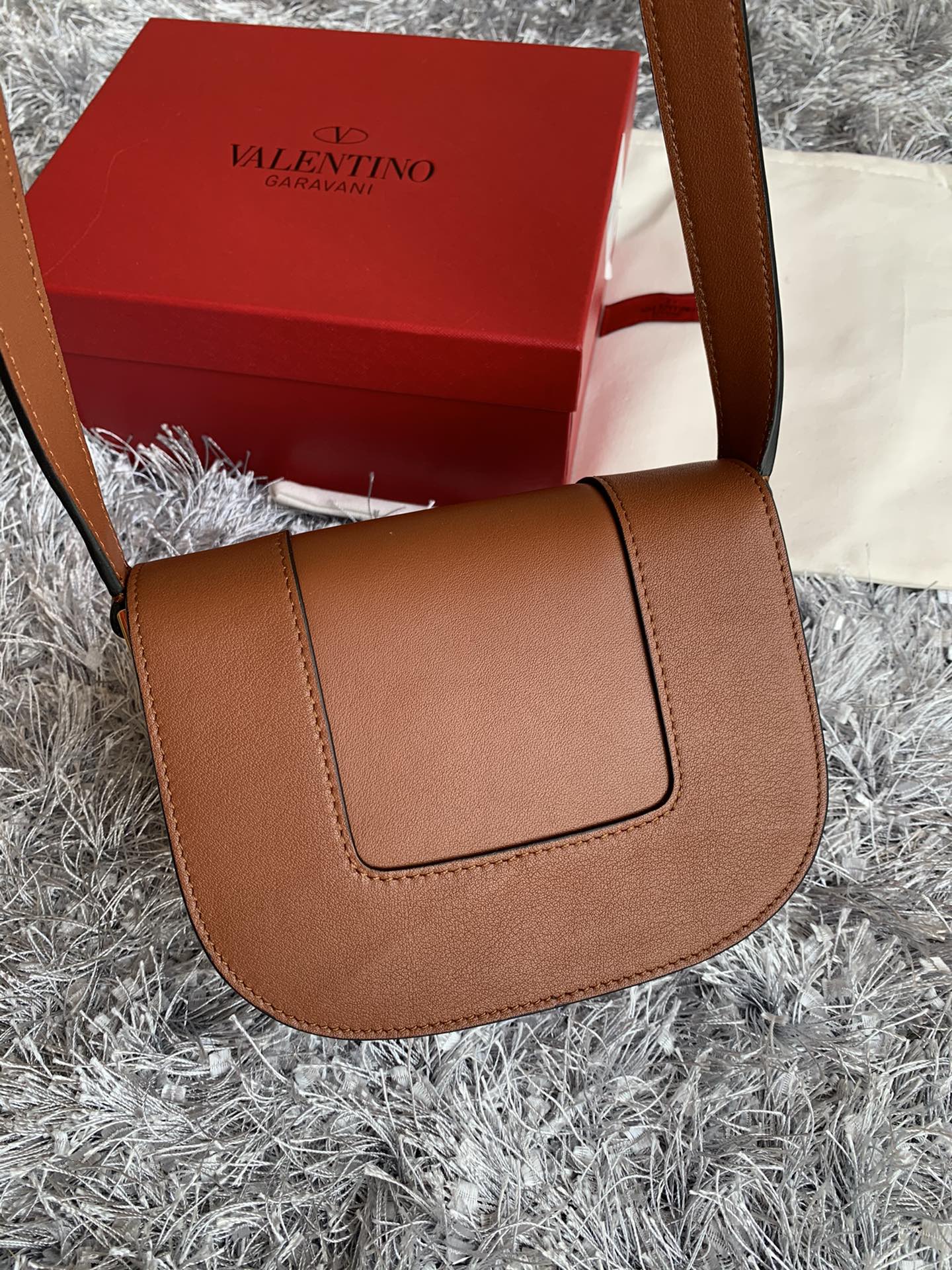 Valentino Garavani Supervee Handbags-18*8*15CM