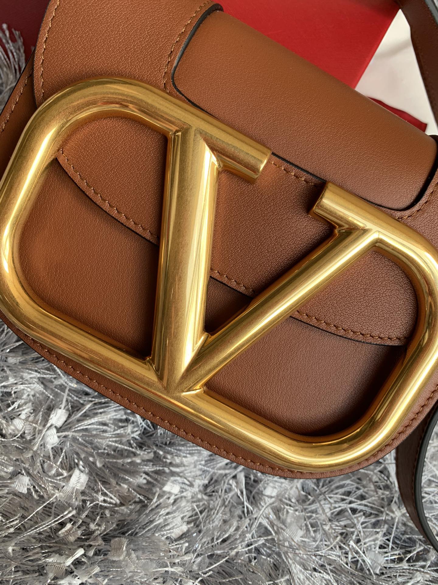 Valentino Garavani Supervee Handbags-18*8*15CM