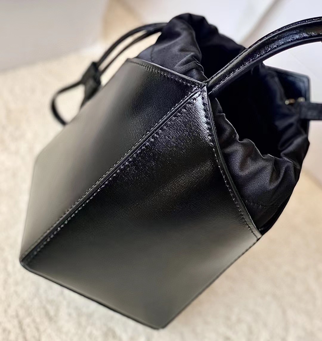 Gienvchy Cutout Bucket-16*11*11 CM